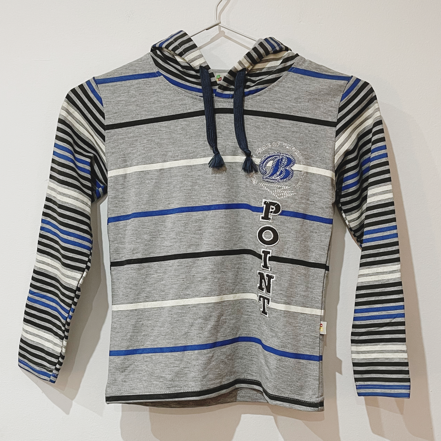 Camiseta con capucha ¡A estrenar!