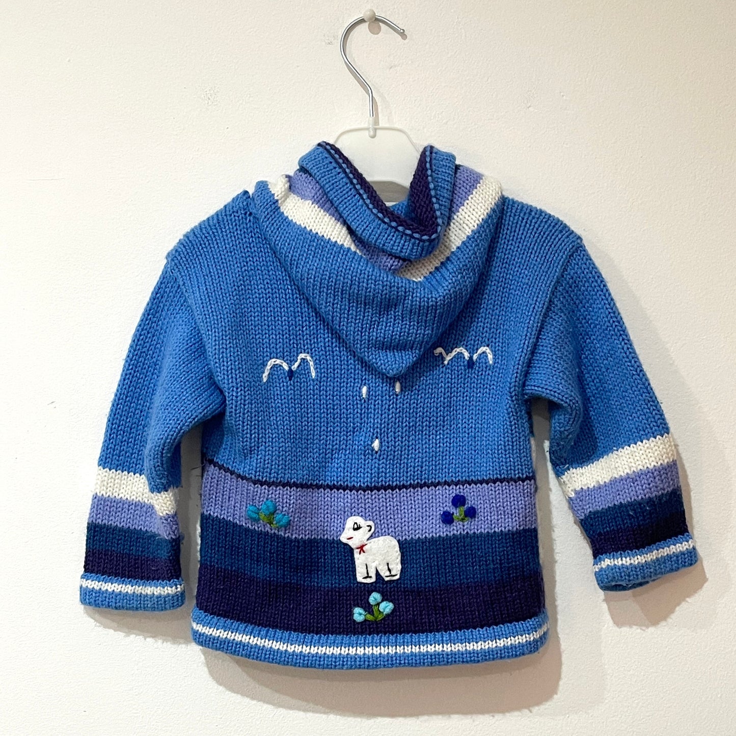 Cárdigan de lana hecho a mano en Perú