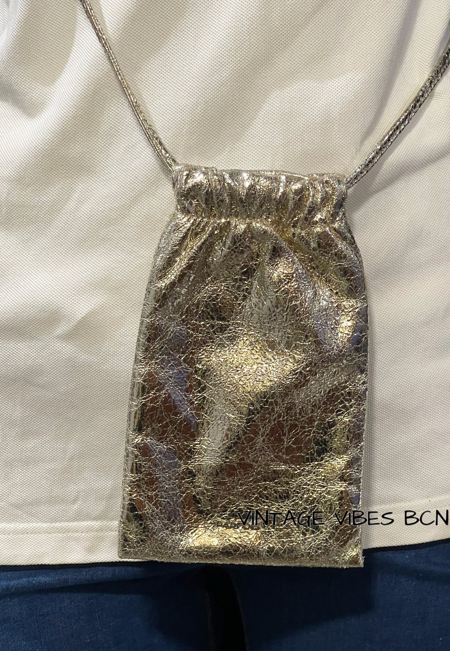 Bolso funda para el móvil dorada