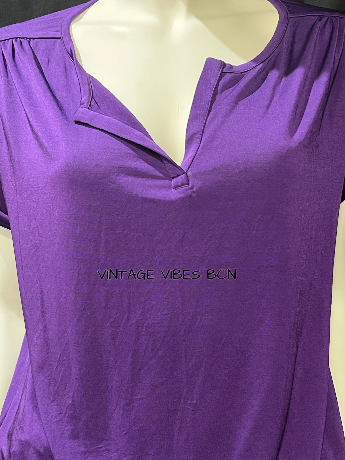 Camiseta morada efecto brillo