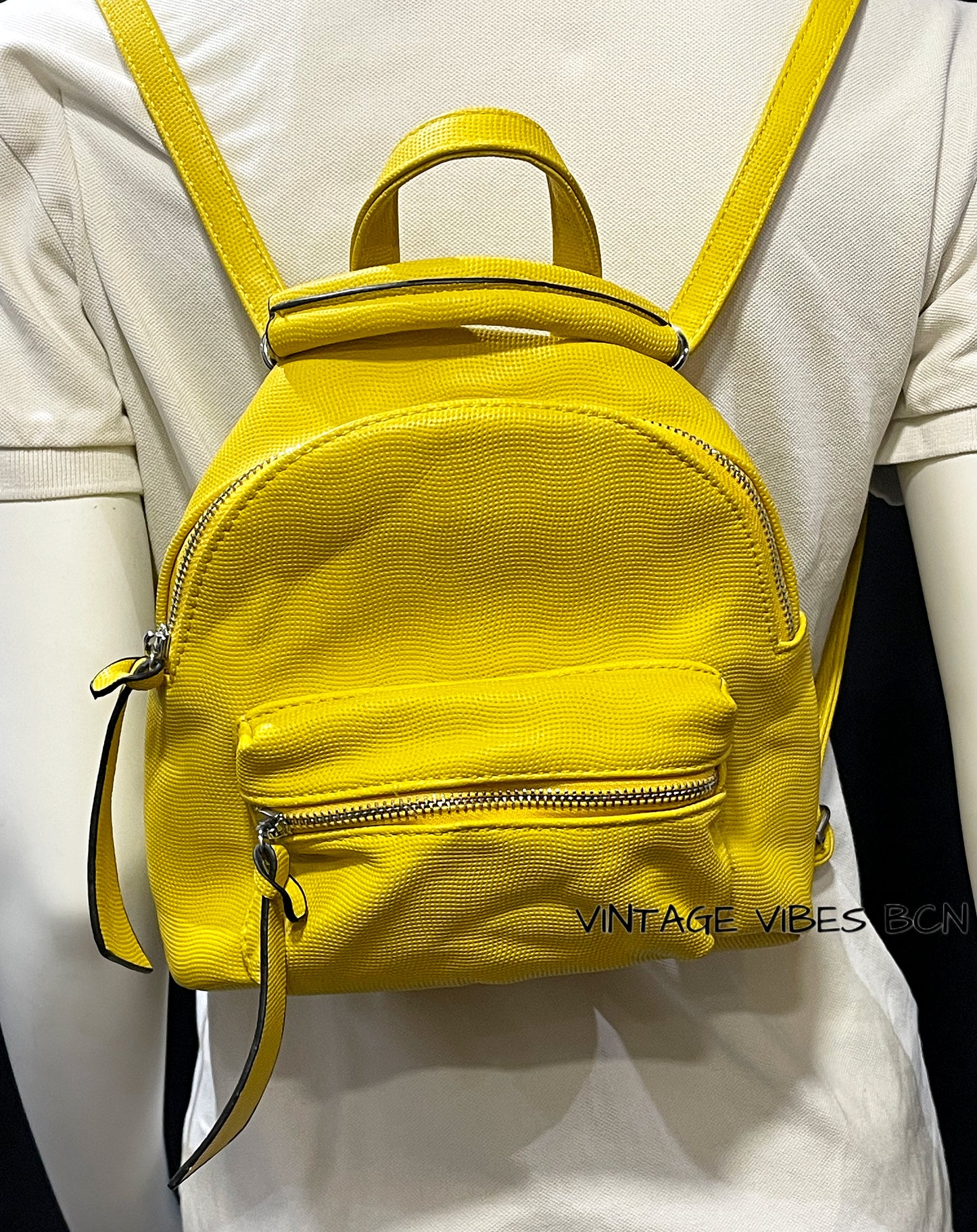 Mochila mini amarilla ¡A estrenar!