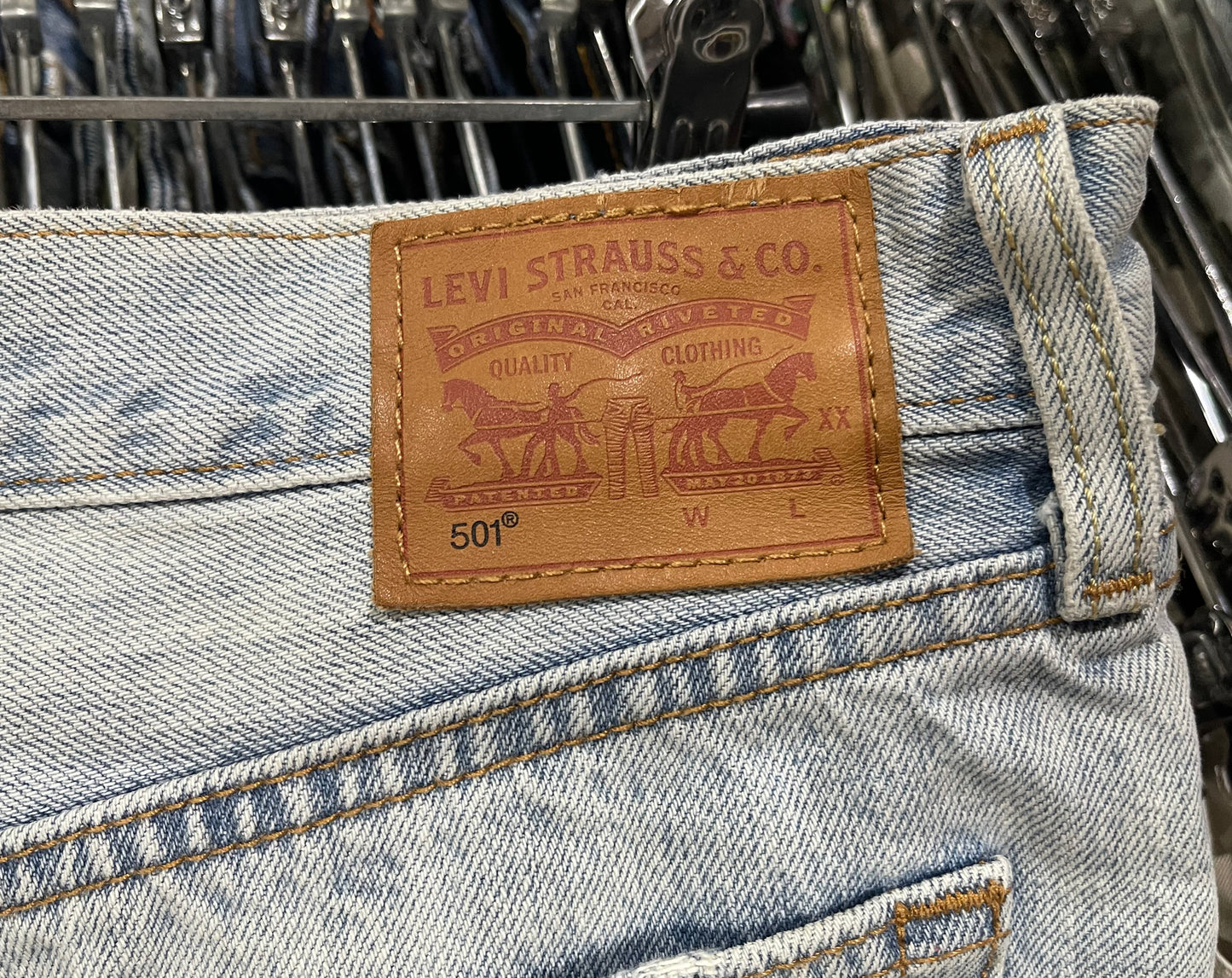 Shorts vintage LEVI’S 501 con bordados