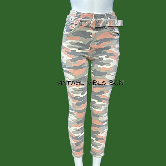 Pantalón pitillo elástico camuflaje BSK