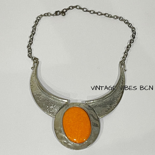 Collar étnico con piedra ámbar