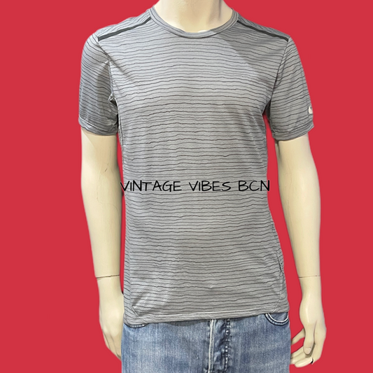 Camiseta NIKE gris