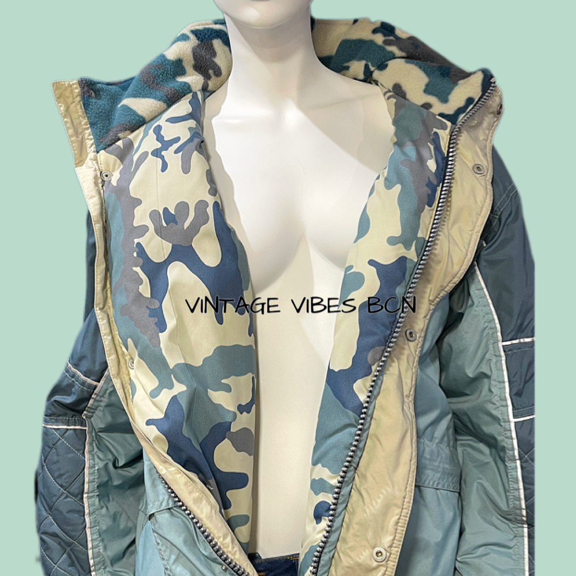 Chaqueta vintage acolchada con capucha INVICTA