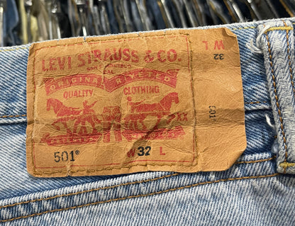 Bermudas vintage LEVI’S 501 con bordados