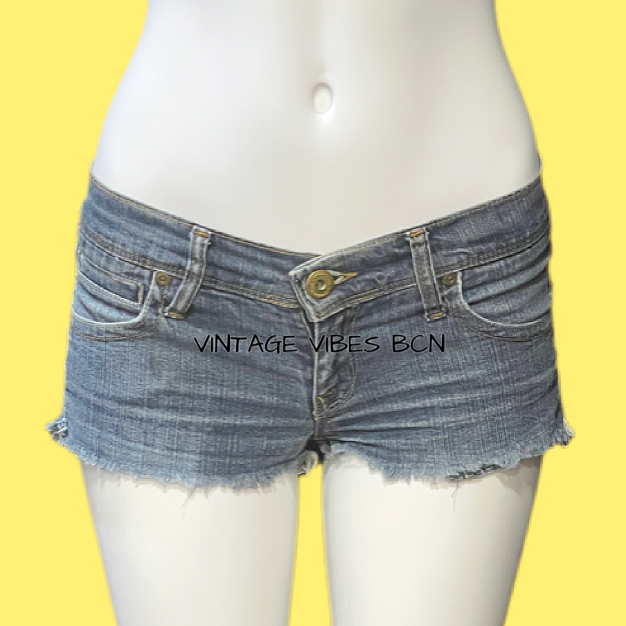 Shorts tiro bajo STRADIVARIUS (90’s)